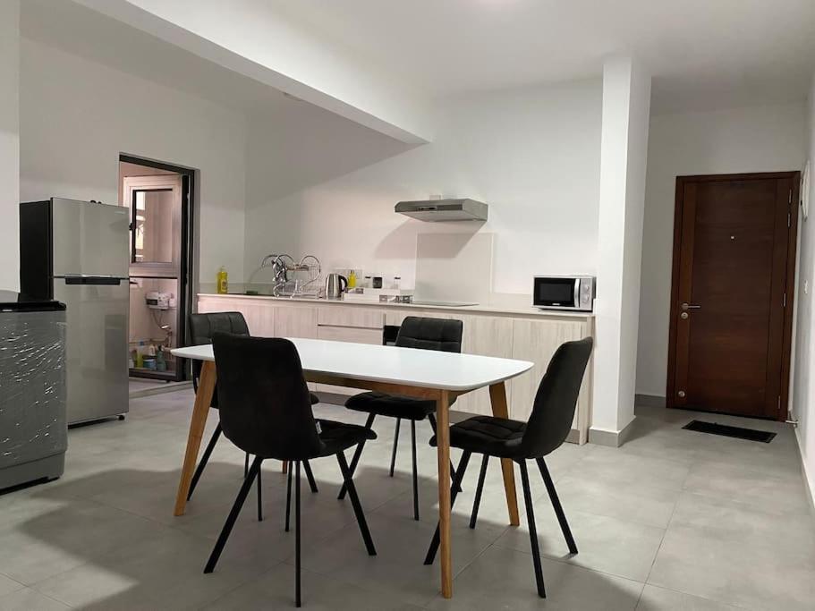Modern Flat In Flic En Flac-Walk To The Beach Ngoại thất bức ảnh