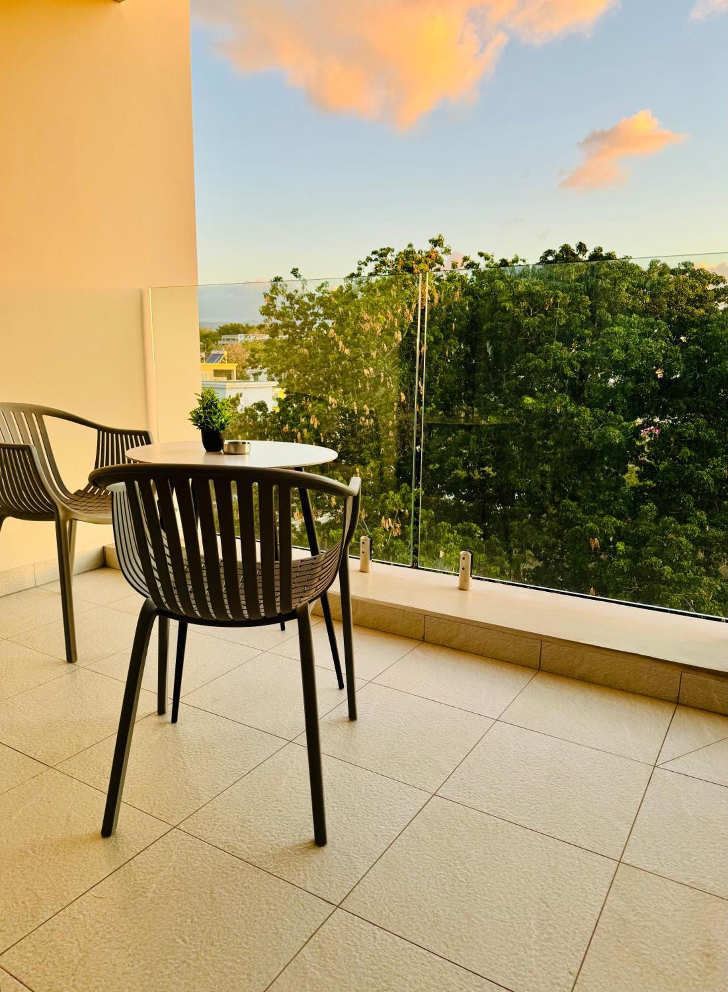 Modern Flat In Flic En Flac-Walk To The Beach Ngoại thất bức ảnh